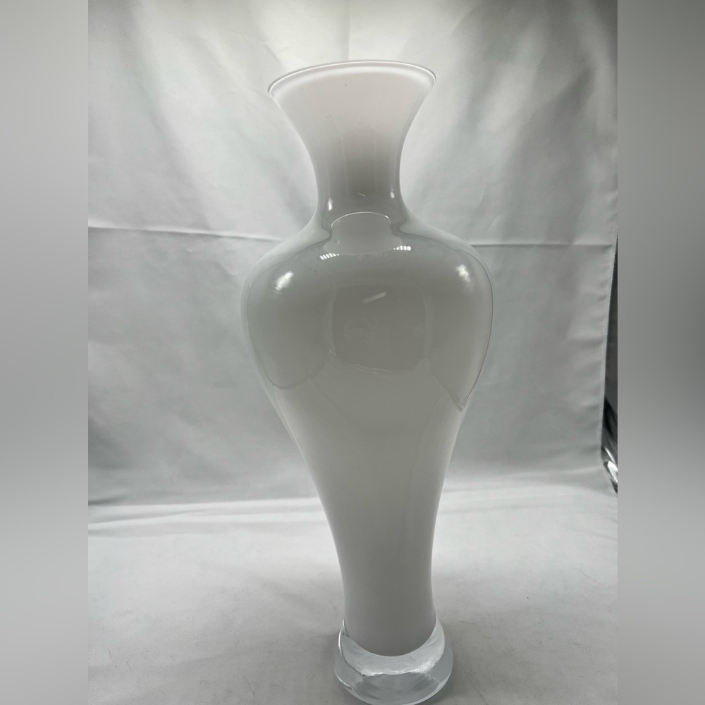 Elegant White Glass Vase - Picture 3 of 6